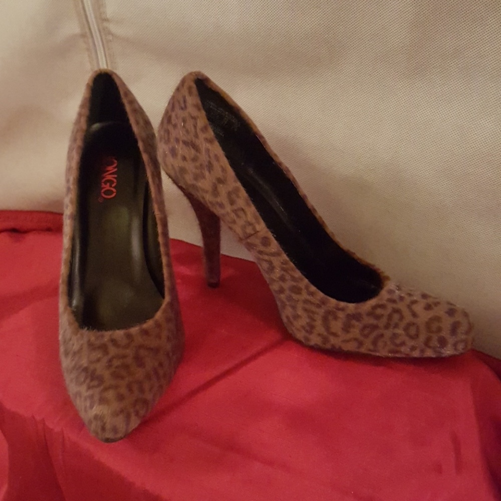 Pumps - Picture 2 of 3